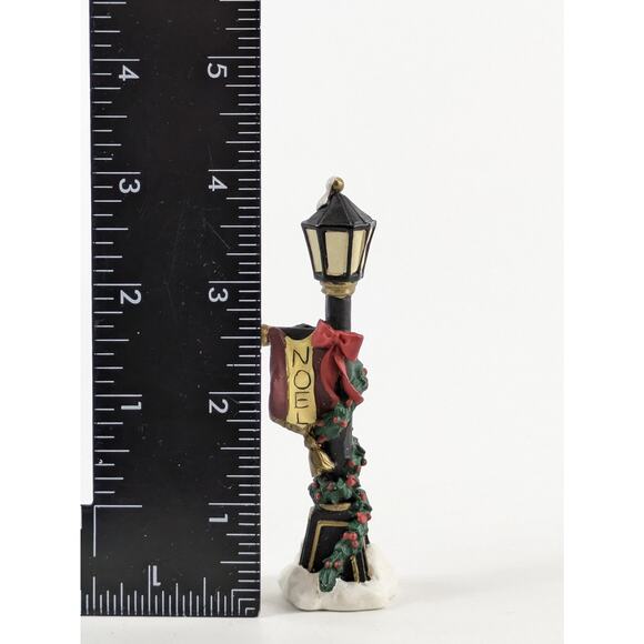 Christmas Lamp Post Ornament 4″ NOEL Banner Wreath Garland Holiday Street‑Lamp - Picture 7 of 9